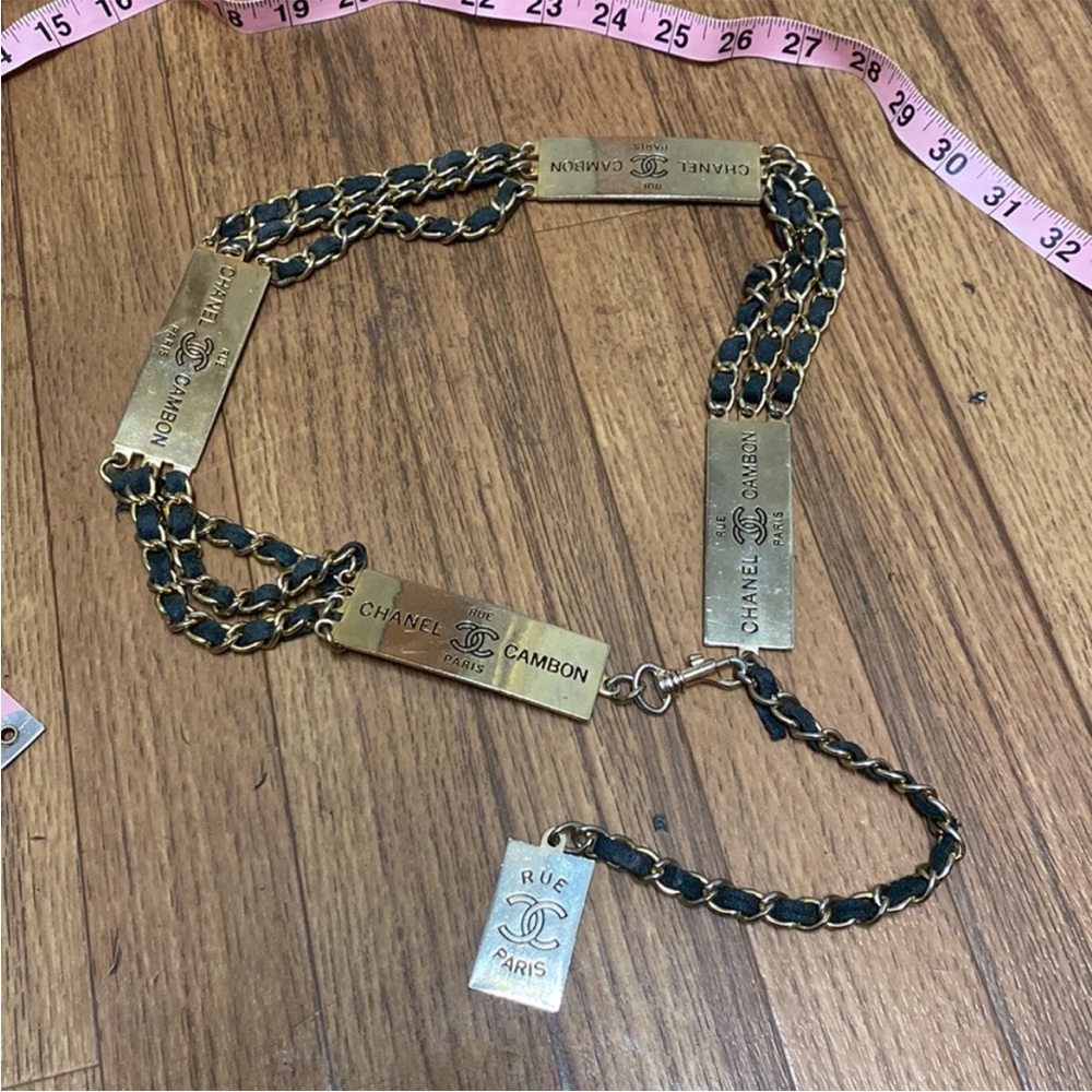 CHANEL Runway 24K Gold Plated Chain Black Leather Medallion Belt 1995 Year - Picture 4 of 8